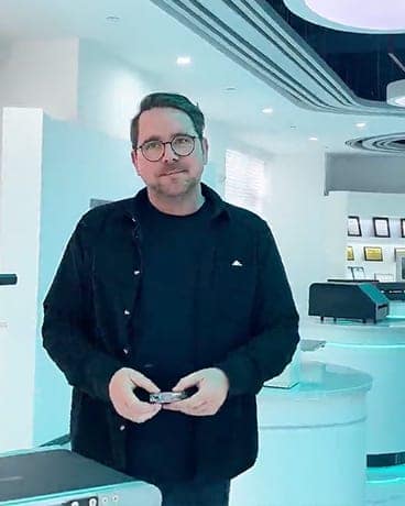 Self-service machine manufacturing